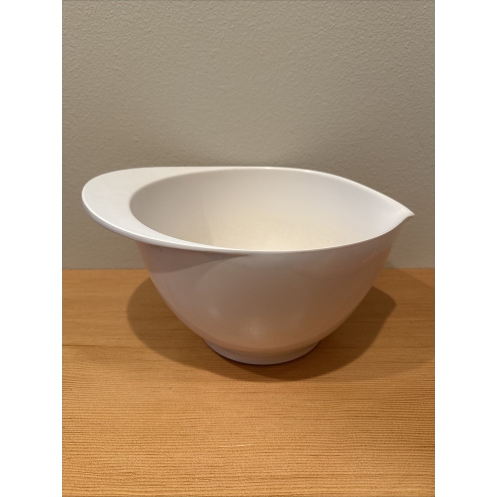WILLIAMS SONOMA White MELAMINE 4 QT‎  MIXING BATTER BOWL, Some Scratches